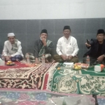 Suasana doa bersama di Pendopo Balai Desa Dermolemahbang.