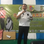 Bupati Jember Hendy Siswanto saat membuka latihan golf bersama di Aula Lapangan Golf Kelompangan, Tempurejo, Jember. 