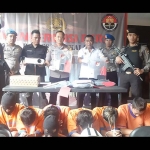 Wakapolres Bangkalan Kompol Hendy Kurniawan didampingi Kasatreskrim AKP Jeni Al Jauza dan Paur Humas Bripka Eko Feri.