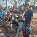Peserta gowes bareng foto Bersama di wisata Randuwana.
