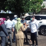 Komisi II DPRD Kota Probolinggo melakukan inspeksi mendadak (sidak) di pasar ikan Kelurahan Mayangan. (foto: ist)