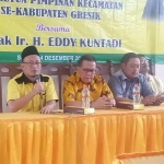 Ketua Golkar Golkar Gresik Ahmad Nurhamim, didampingi Eddy Kuntadi, Kodrat Sunyoto, dan Atek Ridwan.