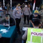 Kapolresta Sidoarjo Kombes Pol. Sumardji memimpin langsung operasi yustisi di kawasan Alun-alun Sidoarjo.