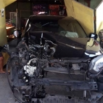 Kondisi Honda HRV usai terlibat kecelakaan dengan sebuah truk.