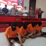 Komplotan pencurian kabel milik PLN berhasil diringkus oleh Polres Mojokerto Kota.