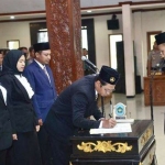 Ketua KPU Lamongan Imam Ghozali, saat melantik 54 PPK baru.