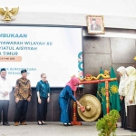 Gubernur Khofifah saat membuka Musyawarah Wilayah XII Nasyiatul Aisyiyah Jatim di Universitas Muhammadiyah Gresik.