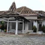 Gedung DPRD Ngawi yang dibongkar