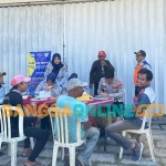 Petugas gabungan di Nganjuk saat menilang pengendara yang melakukan pelanggaran. Foto: RAFLI FAJRI JULIANTO/BANGSAONLINE