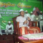 Tampak KH Anwar Zahid saat ceramah di hadapan ribuan keluarga besar NU.