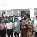 Romy foto bersama civitas akademika Unisma.