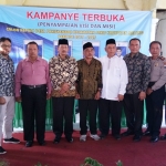 Cakades, Panitia Pilkades dan Muspika Pakis saat foto bersama.