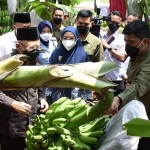 Gubernur Khofifah saat mendampingi Wapres Ma