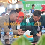 Bupati Gresik, Fandi Akhmad Yani (kiri), bersama Ketua IDI Cabang Gresik, dr. Umar Nur Rahman, dan Kepala Dinkes Gresik, dr. Mukhibatul Khusnah. Foto: SYUHUD/BANGSAONLINE