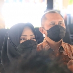 Bupati Mojokerto, Ikfina Fahmawati, ketika meresmikan dua SMPN sekaligus di wilayahnya.