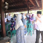 Wagub Jatim, Emil Dardak hadir pada Pengajian Komunitas Majelis Taklim Imadul Bilad di Djoglo Kedjajan, Kab. Pasuruan, Minggu (29/9). foto: ist