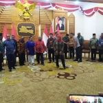 Gubernur Jatim, Khofifah Indar Parawansa menerima kunjungan rombongan Gubernur Papua, Lukas Enembe di Gedung Negara Grahadi. foto: DIDI ROSADI/ BANGSAONLINE