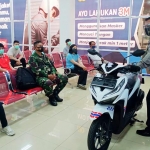 Satpas Colombo Polrestabes Surabaya saat mengampanyekan Cari_Aman untuk warga yang akan membuat SIM.