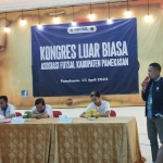 Ketua Umum Asosiasi Futsal Kabupaten Pamekasan Ach Kusairi saat memberikan pidato usai terpilih dalam KLB.