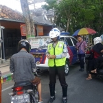 Petugas Satlantas Polres Pamekasan saat pelaksanaan Operasi Zebra Semeru 2019.
