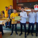 Penyerahan SKL kepada peserta Beasiswa Pendidikan Kesetaraan, Sabtu (13/6/2026). Foto: MUSTAIN/ BANGSAONLINE