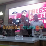 Konferensi pers terkait kasus curanmor atau pencurian kendaraan bermotor di Mapolres Madiun. Foto: HENDRO SUHARTONO/BANGSAONLINE