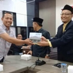 Ketua KWG, M. Syuhud Almanfaluty dan Ketua DPRD Gresik, Ahmad Nurhamim dalam suatu kesempatan. foto: SYUHUD/ BANGSAONLINE