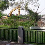 Proyek box culvert di belakang kantor Pemkab Gresik dengan APBD 2017 yang sedang dikerjakan. foto: SYUHUD/ BANGSAONLINE