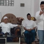 Bupati Mojokerto, Muhammad Al Barra atau yang akrab disapa Gus Barra, saat memberi sambutan dalam buka bersama yang digelar Kiai Asep.