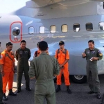 Satu unit pesawat udara jenis CN 235 MPA dan satu unit helikopter dari Pusat Penerbangan TNI AL (Puspenerbal) ikut serta dalam upaya pencarian.