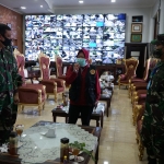 Wali Kota Risma menerima kunjungan Pangkogabwilhan 2, Marsekal Muda Imam Baidirus beserta rombongannya di Balai Kota Surabaya, Jumat (29/5/2020). (foto: ist).