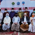 Menteri Agama RI, H. Yaqut Cholil Qoumas (duduk tengah) bersama para Pengasuh Ponpes Lirboyo Kediri. foto: ist.