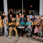 Bupati Gresik, Fandi Akhmad Yani, bersama Diskominfo, Bagian Prokopim, dan KWG usai mengikuti podcast. Foto: SYUHUD/BANGSAONLINE