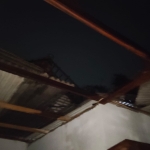 Salah satu atap rumah warga yang rusak akibat terjangan angin kencang