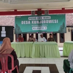 Pemerintah Desa Kunjorowesi menerima 15 mahasiswa KKN dari IKHAC Pacet.