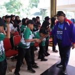 Bupati Jombang saat melepas kontingen Porseni.