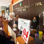 Suasana di Kantor Dispendukcapil Kabupaten Kediri. Foto: Ist