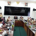 Rapat membahas pengamanan Pilkada 2018 antara Pemkot Malang, Polres, Kodim 0833, Kesbangpol, dan beberapa OPD lainnya. foto: IWAN/ BANGSAONLINE