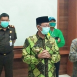 Bupati Tuban, H. Fathul saat menyampaikan keterangan terkait penambahan anggaran untuk penanganan Covid-19.