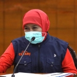 Gubernur Jatim, Khofifah Indar Parawansa saat konferensi pers di Gedung Negara Grahadi, Surabaya. foto: ist.