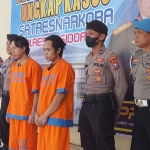 Kedua pelaku berinisial MR (35) dan SA (31) asal Jombang saat diamankan Polresta Sidoarjo, Minggu (29/5/2023).