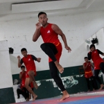 Atlet wushu saat latihan.