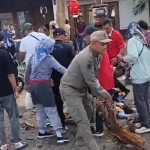 Tangkapan layar video detik-detik kepanikan usai dahan pohon menimpa siswa dan guru SDN 1 Demangan di Pendapa Pemkab Bangkalan