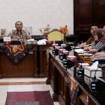 Rapat koordinasi Peringatan Hari Peduli Sampah.