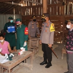 Dukung percepatan vaksinasi Covid-19 guna membentuk herd Immunity, Polres Ngawi menggelar vaksinasi Covid-19 secara door to door atau dari rumah ke rumah, Kamis (15/7/2021). (foto: ist)