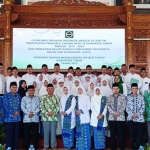 Para pengurus BKMT Cabang Tuban resmi dikukuhkan di Pendopo Krido Manunggal Tuban, Minggu (5/5).