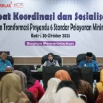 Wali Kota Kediri saat memberi arahan dalam rapat koordinasi dan sosialisasi percepatan transformasi Posyandu 6 SPM atau Standar Pelayanan Minimal. Foto: Ist