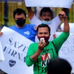 Puluhan wartawan di Probolinggo menggelar aksi demo. Aksi itu digelar sebagai bentuk sikap protes terhadap insiden kekerasan yang dialami oleh Nurhadi, Jurnalis Tempo di Surabaya. (foto: ist)