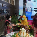 Wali Kota Risma meresmikan Laboratorium Kesehatan Daerah Surabaya di Jalan Gayungsari No. 124 Surabaya, Selasa (15/9/2020). (foto: YUDI A/ BANGSAONLINE)