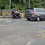 Kondisi jalan rusak di jalan provinsi di Jl Raya Bangsal hingga Raya Sidomulyo.